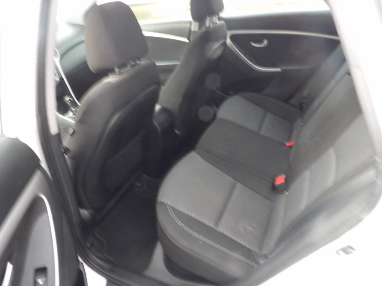 Used 2016 Hyundai Elantra GT FWD image 9