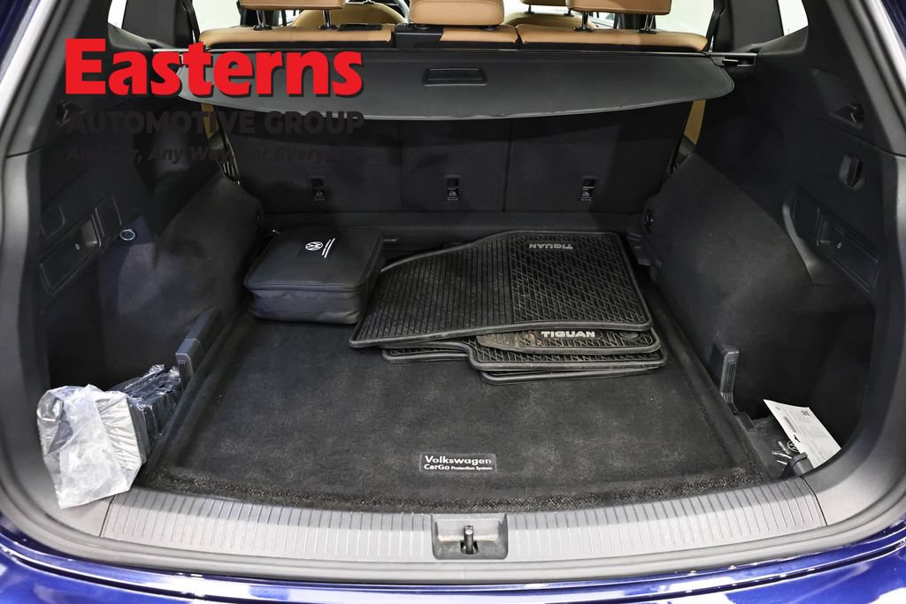 Used 2022 Volkswagen Tiguan SE w/ Panoramic Sunroof Package AWD/4WD image 18