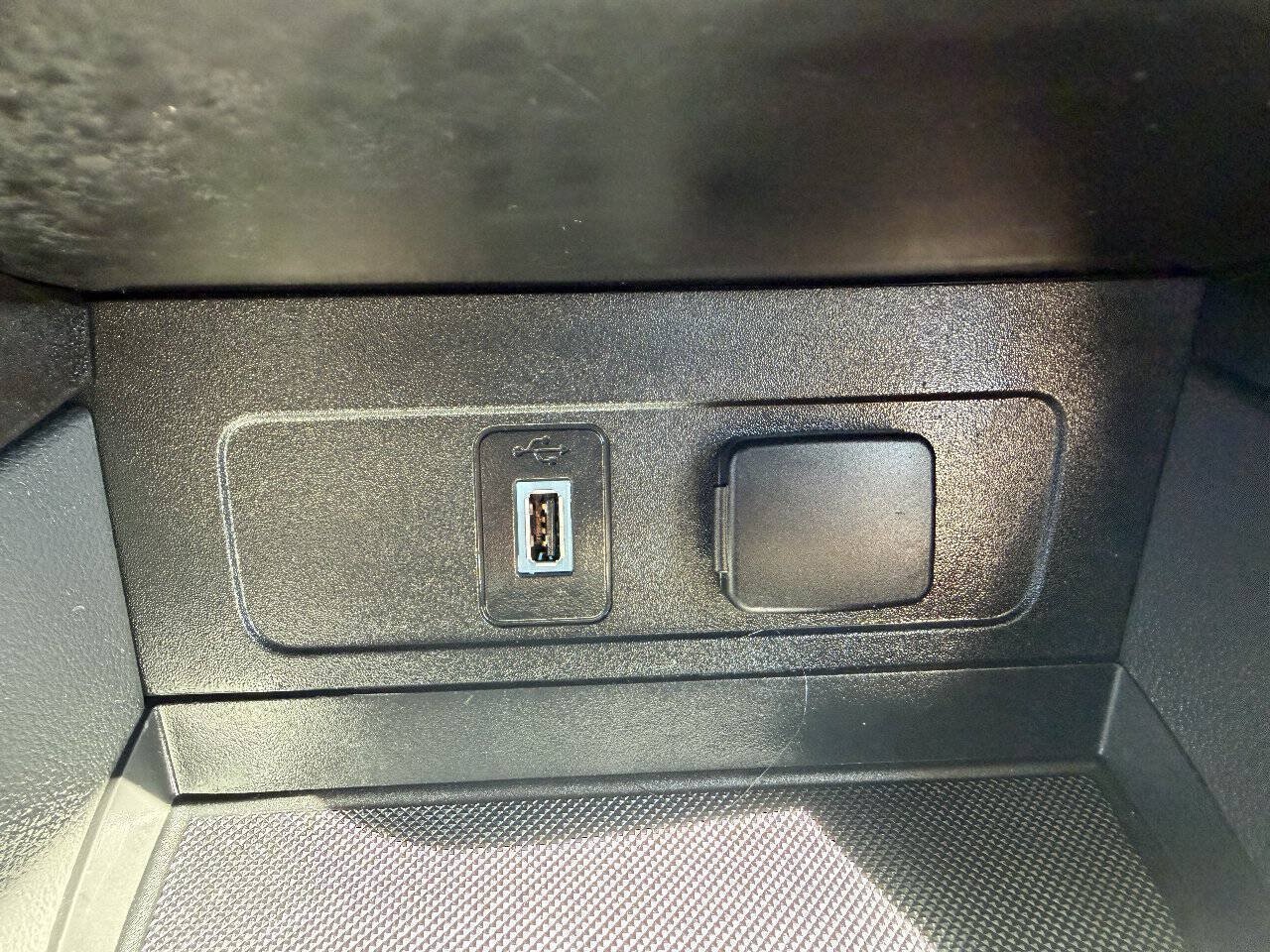 Used 2019 Ford Escape Titanium AWD/4WD image 24