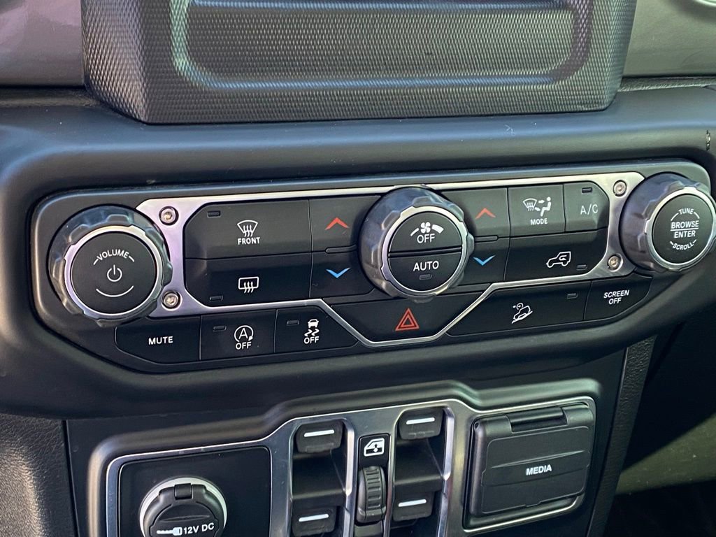 Used 2020 Jeep Wrangler Unlimited Sahara image 18