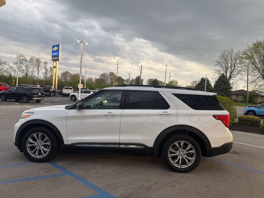 Used 2020 Ford Explorer XLT w/ Equipment Group 202A image 9