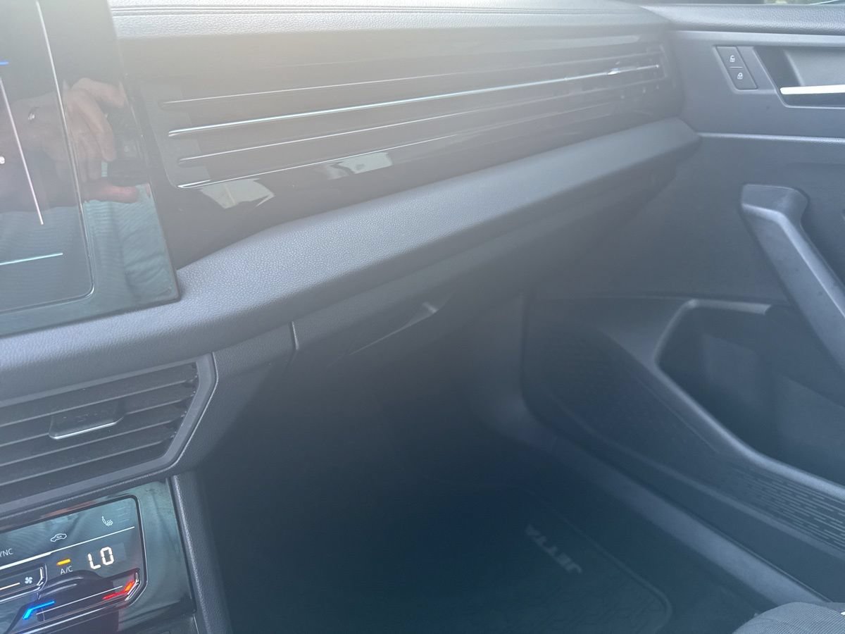 Used 2025 Volkswagen Jetta Sport FWD image 30