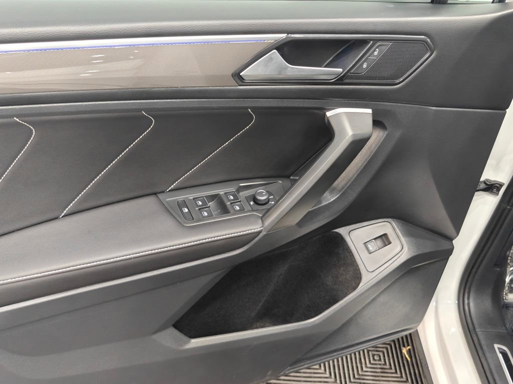 Used 2024 Volkswagen Tiguan SE R-Line image 53