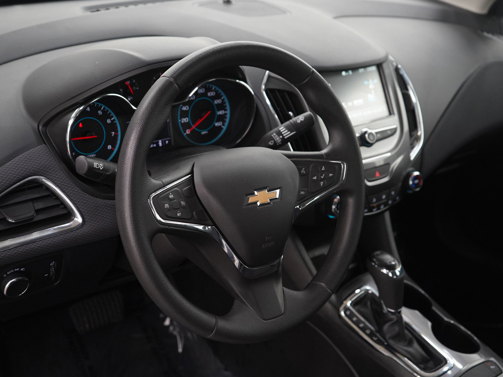 Used 2018 Chevrolet Cruze LT w/ Convenience Package image 19