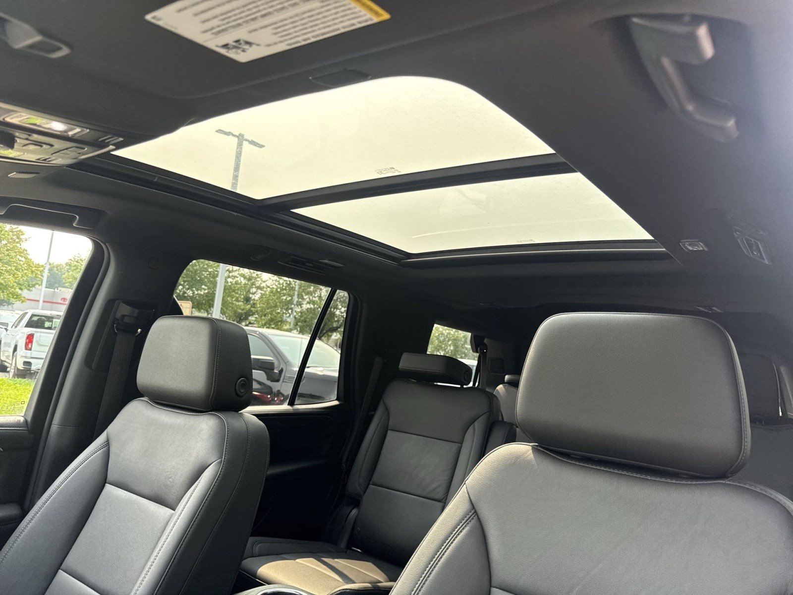 Used 2022 Chevrolet Tahoe Z71 w/ Luxury Package AWD/4WD image 22