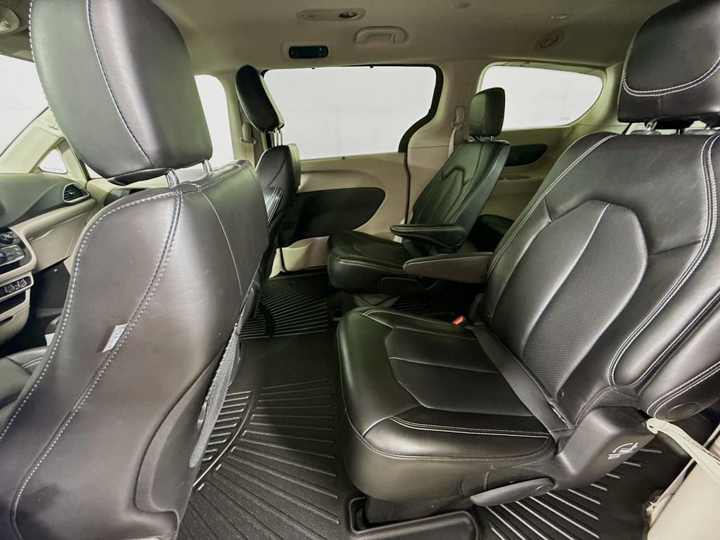 Used 2023 Chrysler Pacifica Touring-L FWD image 23