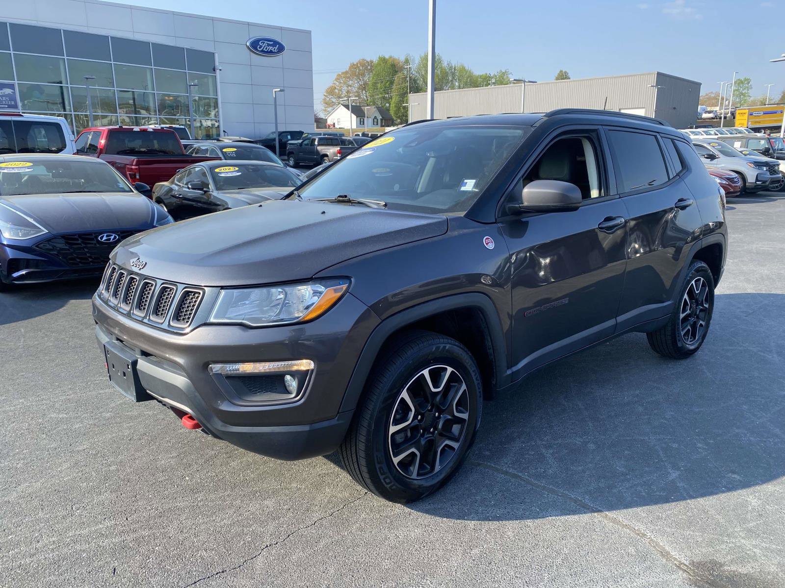 Used 2021 Jeep Compass Trailhawk video 3