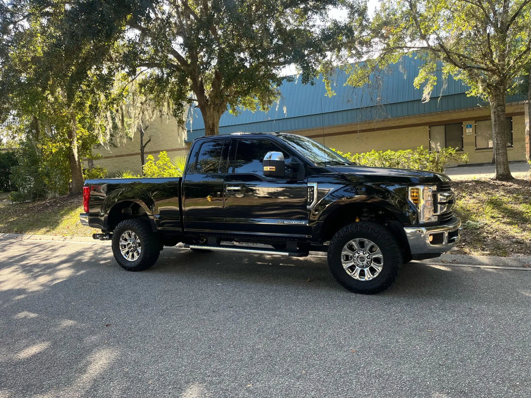 Used 2019 Ford F250 XLT w/ XLT Premium Package image 3