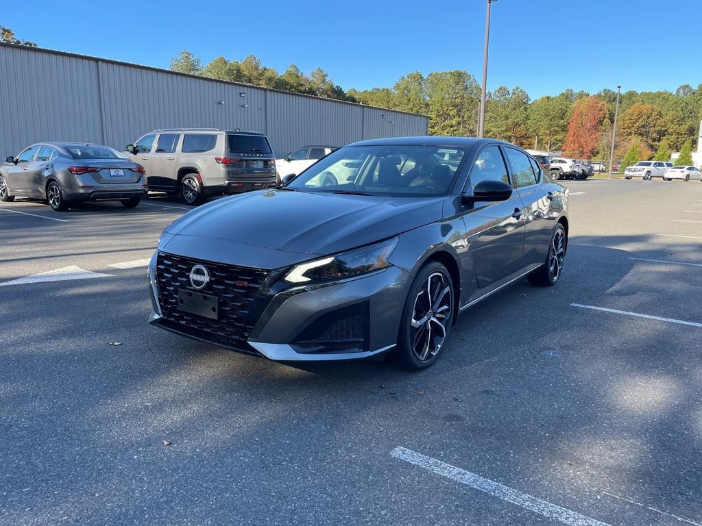 New 2025 Nissan Altima 2.5 SR image 2