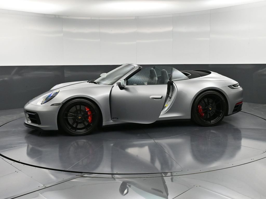 Certified 2024 Porsche 911 Carrera GTS RWD image 37