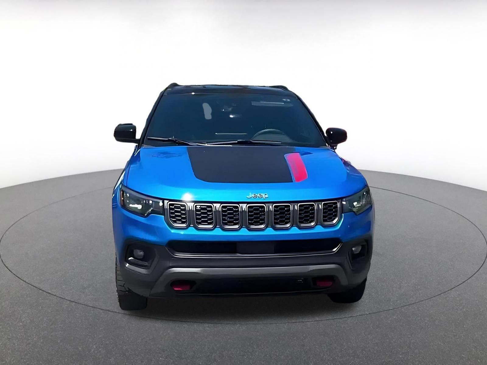 Used 2025 Jeep Compass Trailhawk AWD/4WD image 4