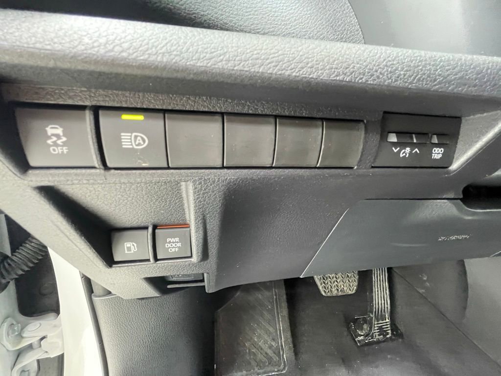Used 2025 Toyota Sienna XSE image 18