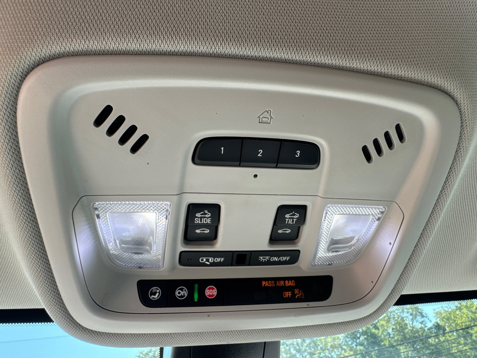 Used 2020 Chevrolet Traverse Premier FWD image 29