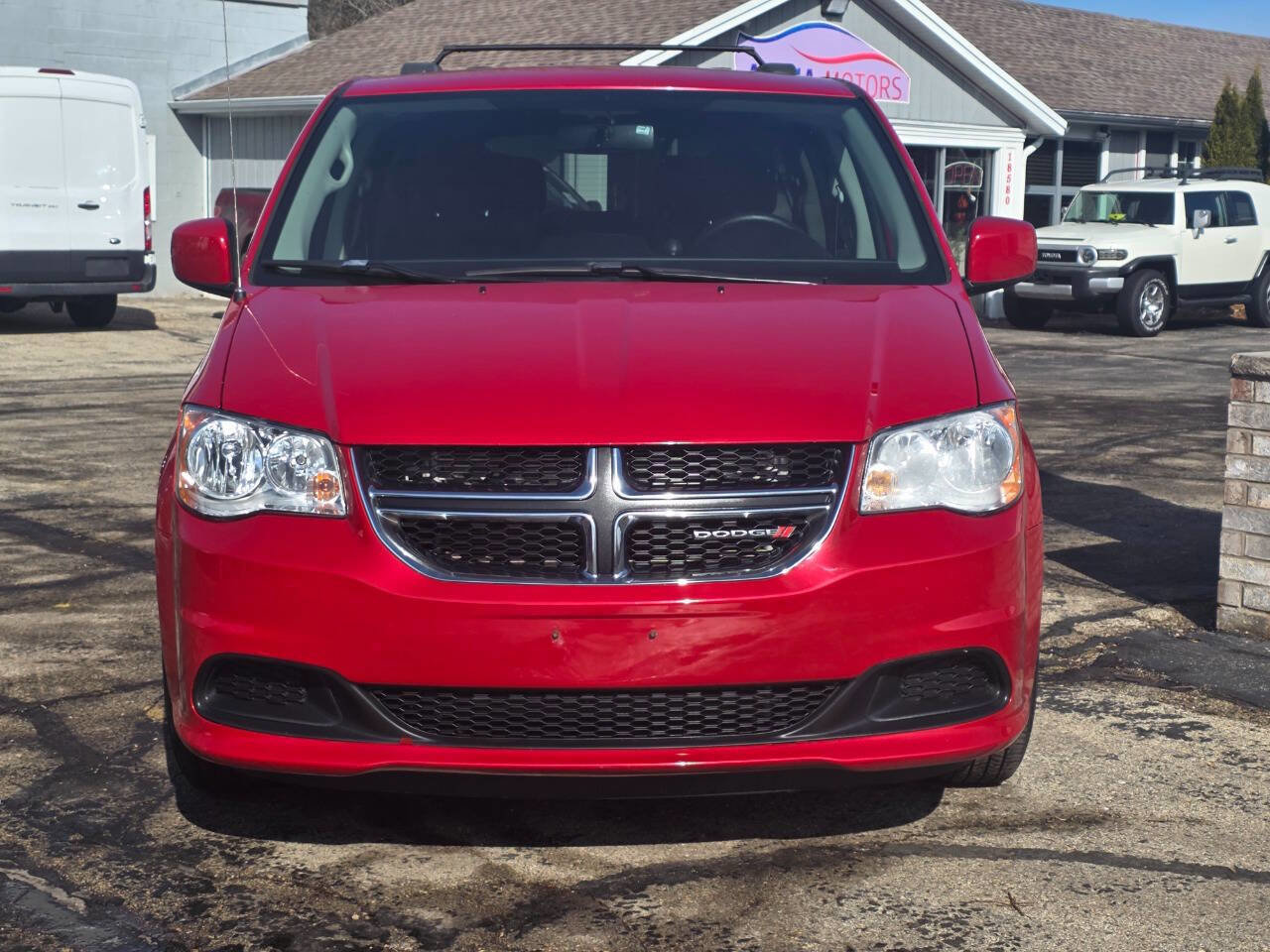 Used 2015 Dodge Grand Caravan SXT image 2