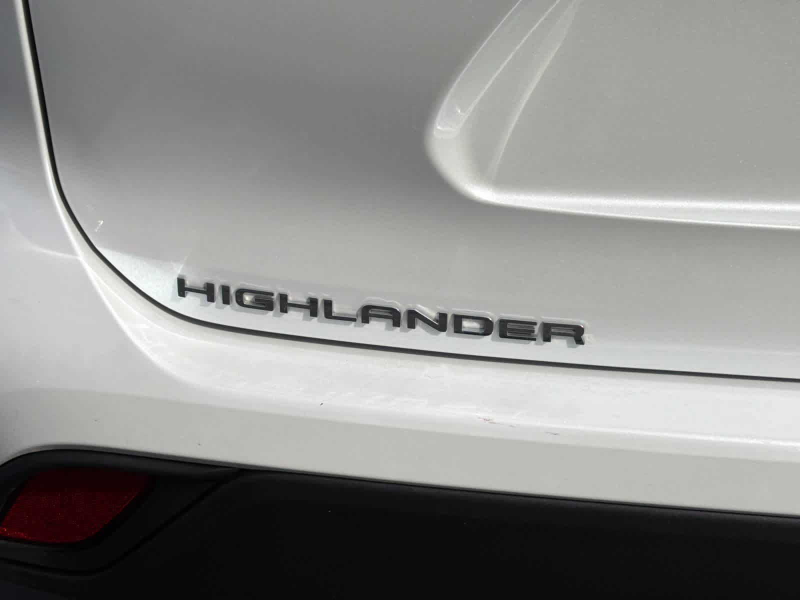 Used 2022 Toyota Highlander XLE FWD image 32