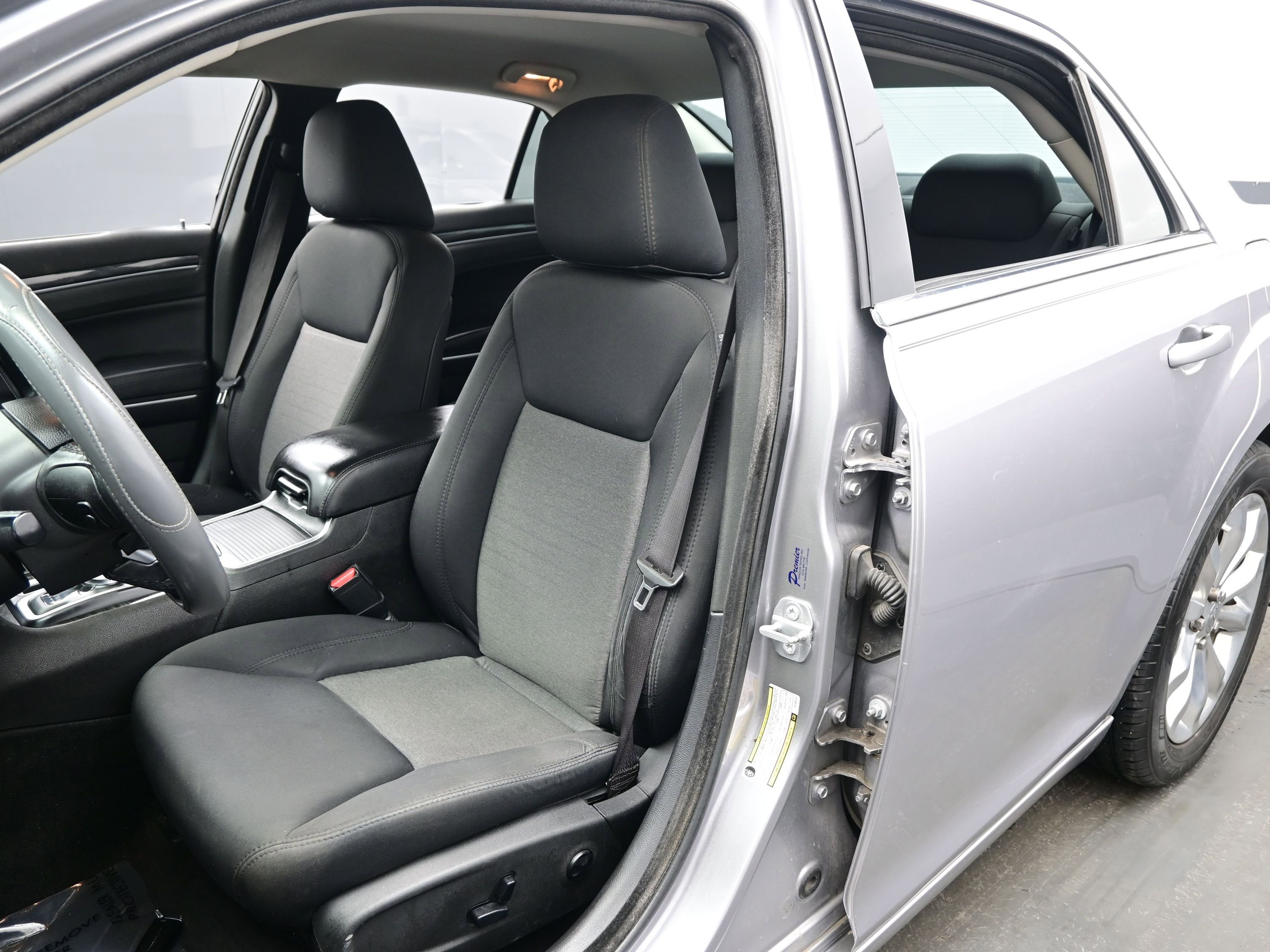 Used 2018 Chrysler 300 Touring image 12