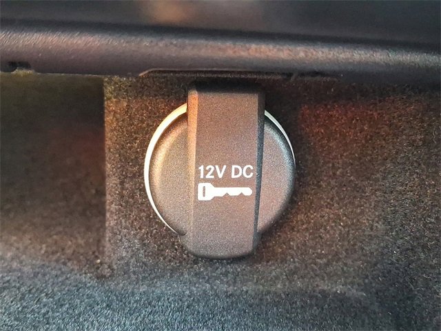 Used 2023 Chrysler 300 C image 24