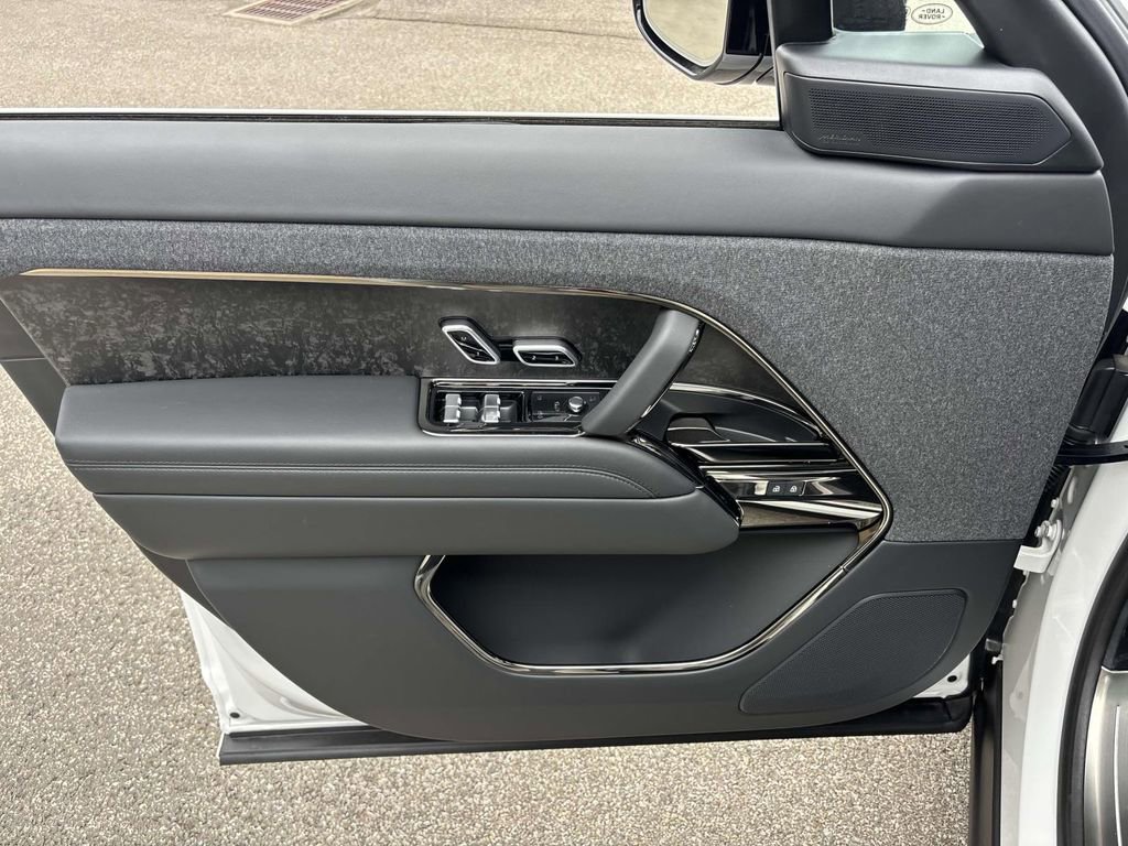 New 2025 Land Rover Range Rover Sport Dynamic SE image 9