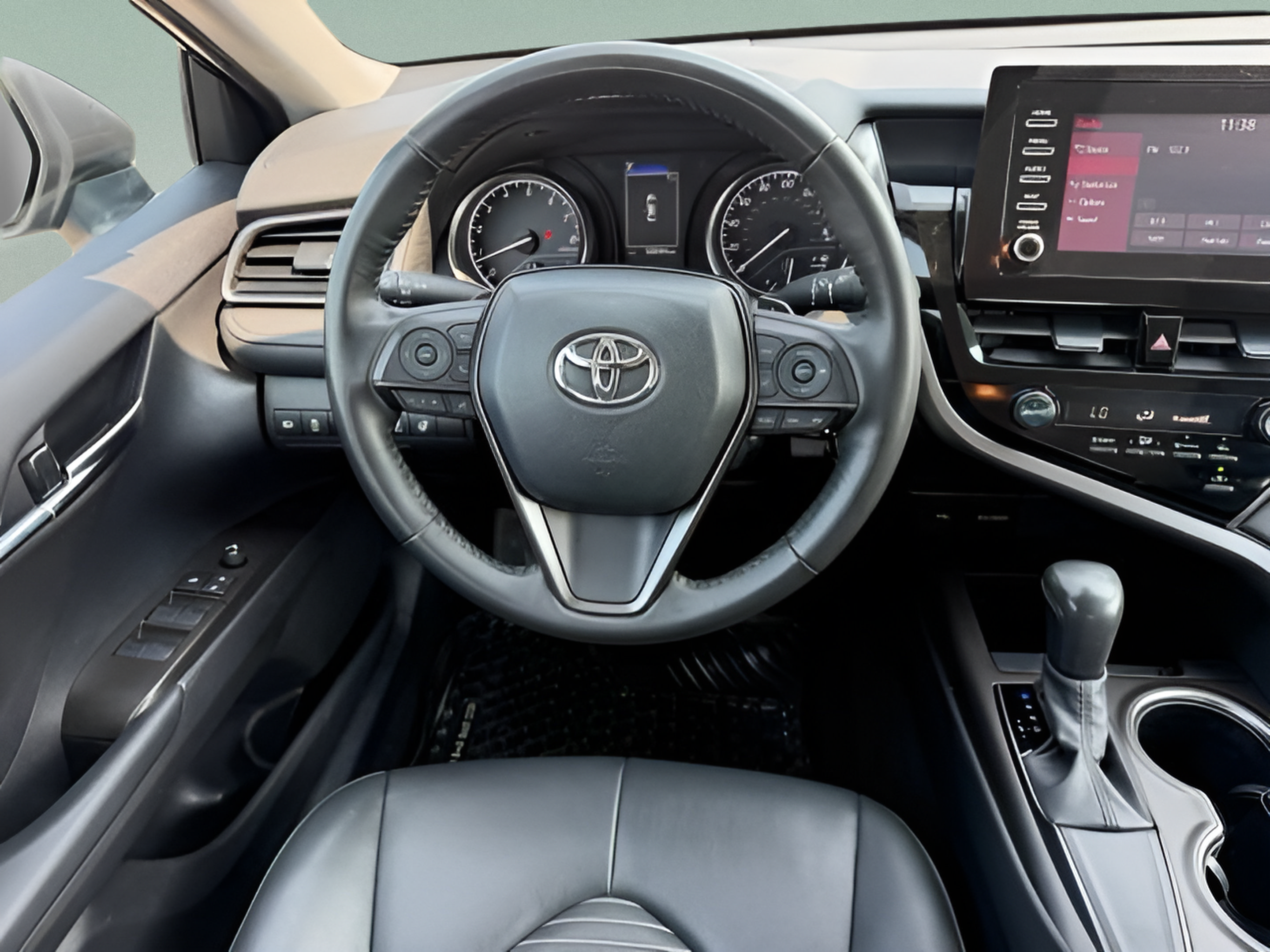 Used 2024 Toyota Camry SE FWD image 12