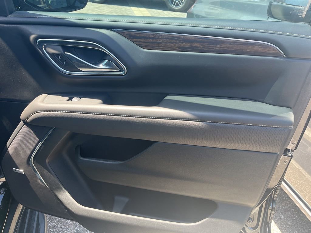 Used 2024 Chevrolet Suburban Premier RWD image 6
