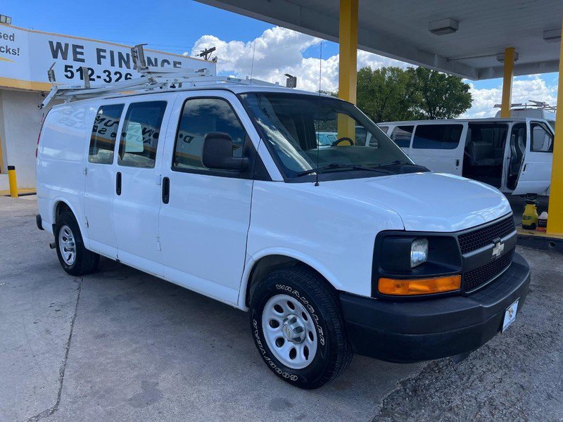Used 2010 Chevrolet Express 1500 image 3