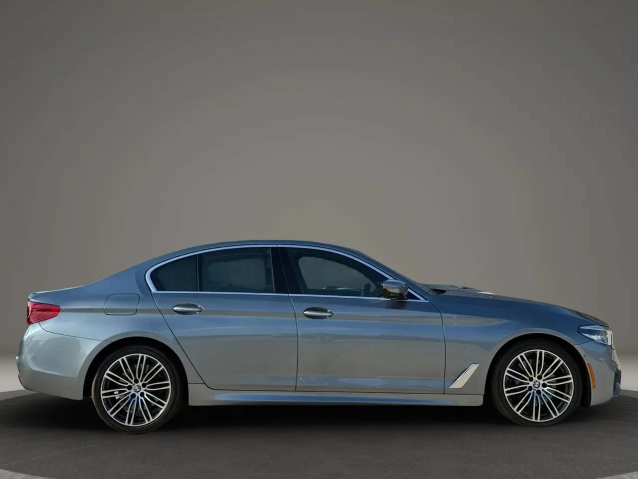 Used 2018 BMW 540i RWD image 7