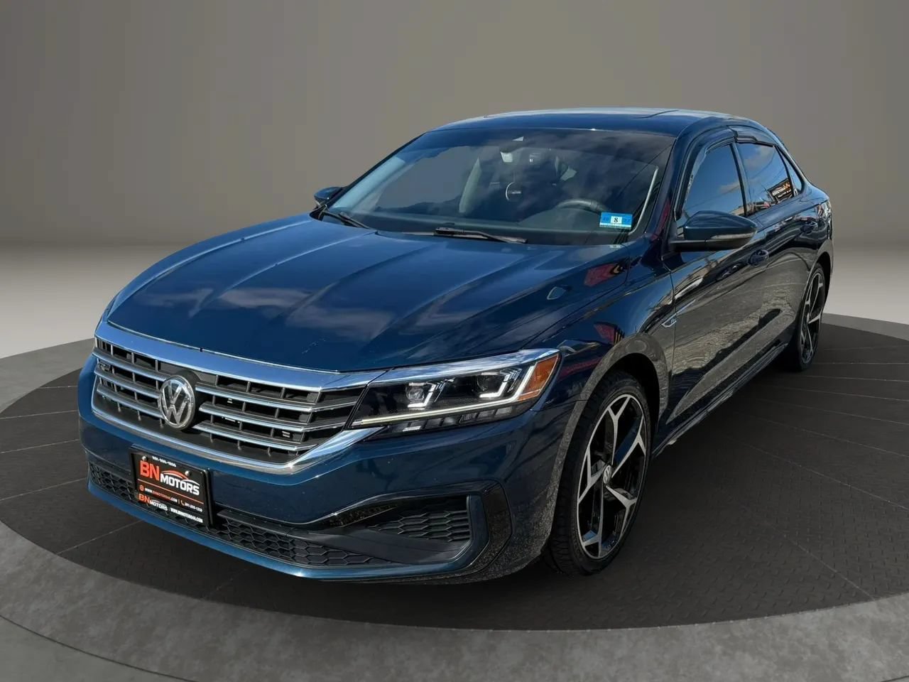 Used 2020 Volkswagen Passat 2.0T R-Line FWD image 2