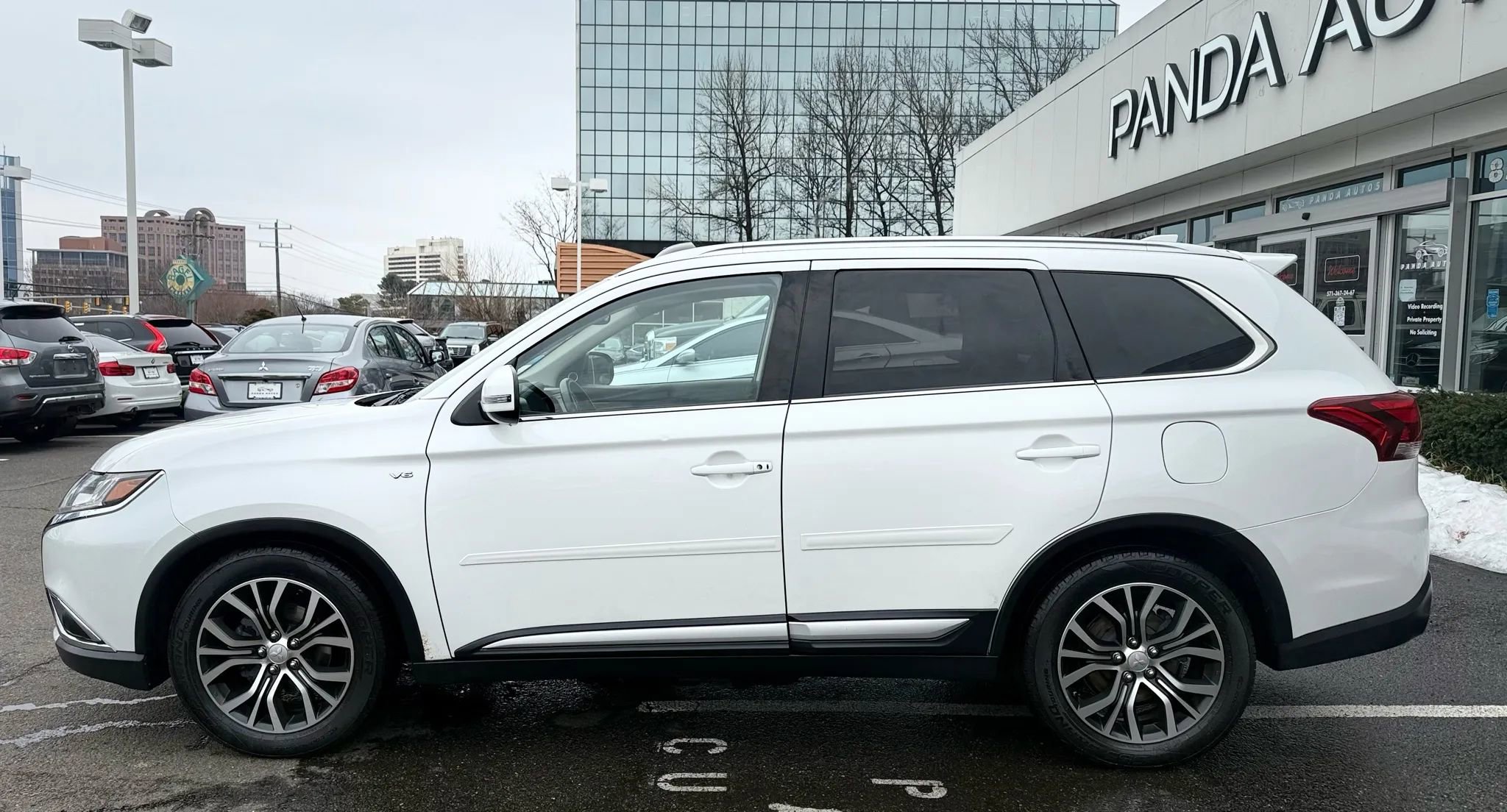 Used 2017 Mitsubishi Outlander GT image 4