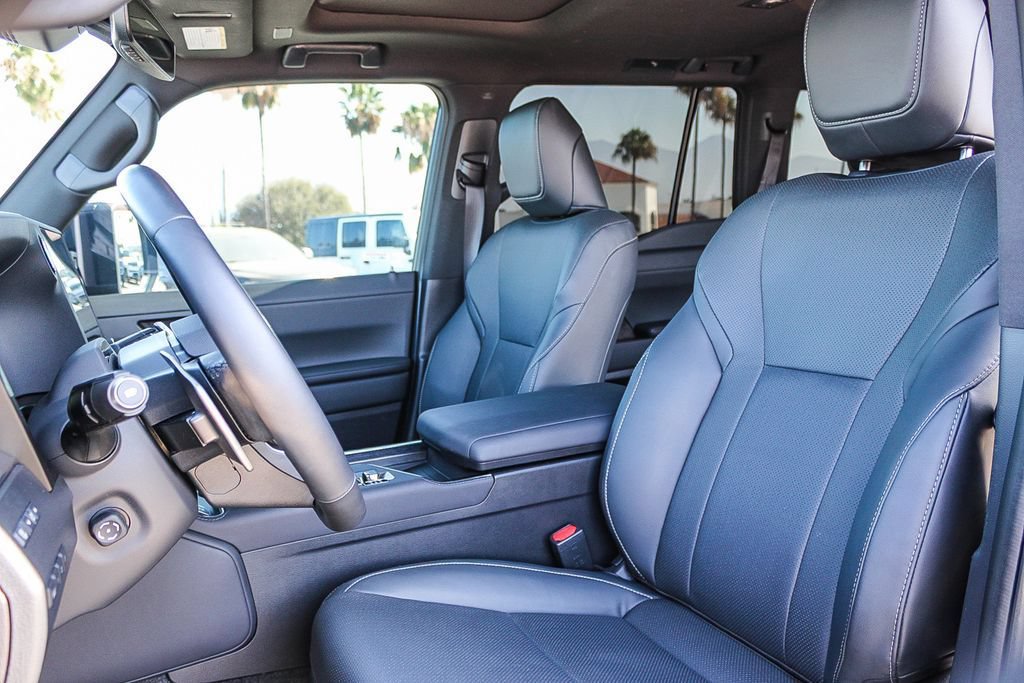Used 2025 Lexus GX 550 w/ Cold Area Package AWD/4WD image 18