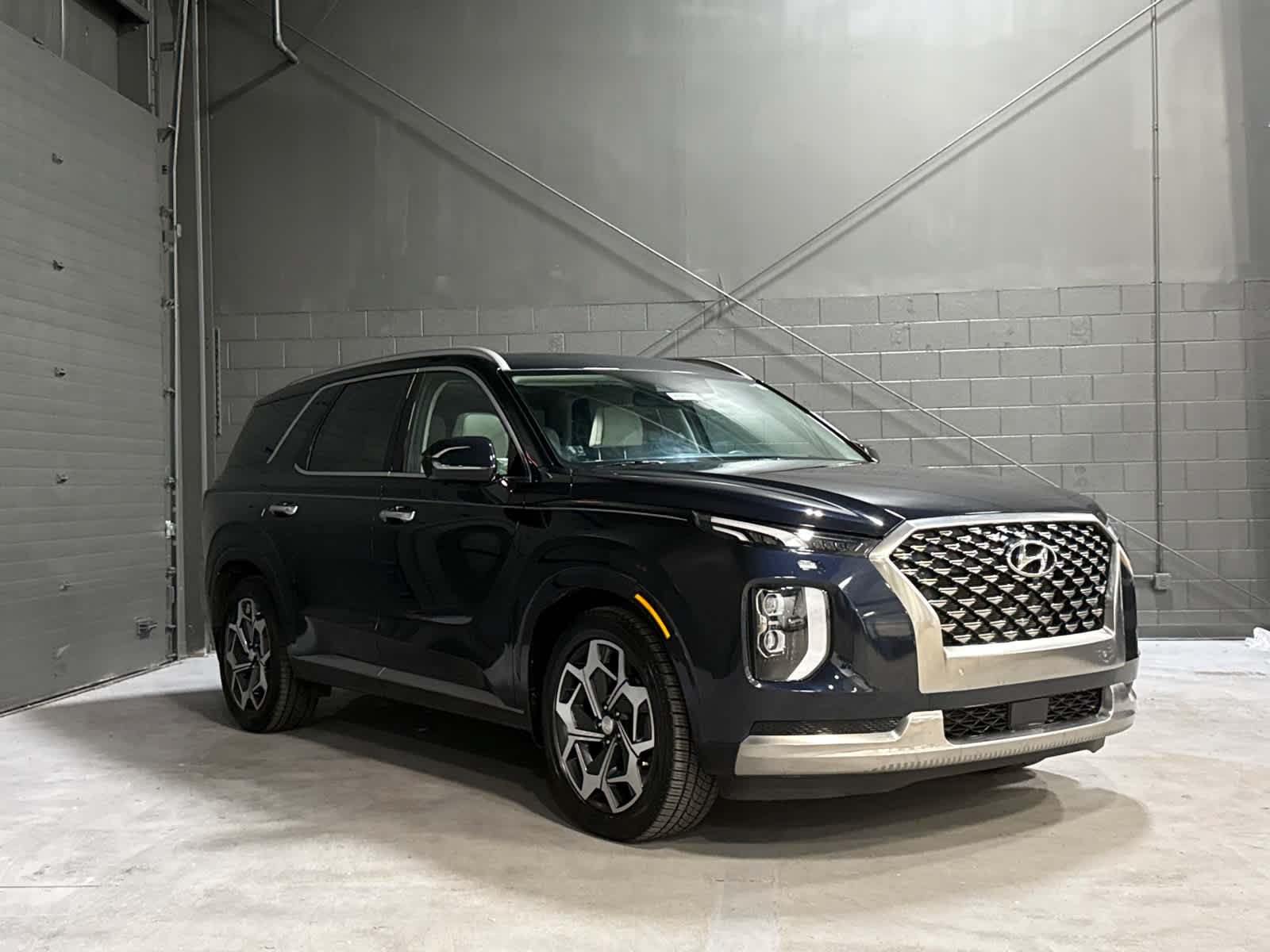 Used 2022 Hyundai Palisade Calligraphy w/ Cargo Package FWD image 1