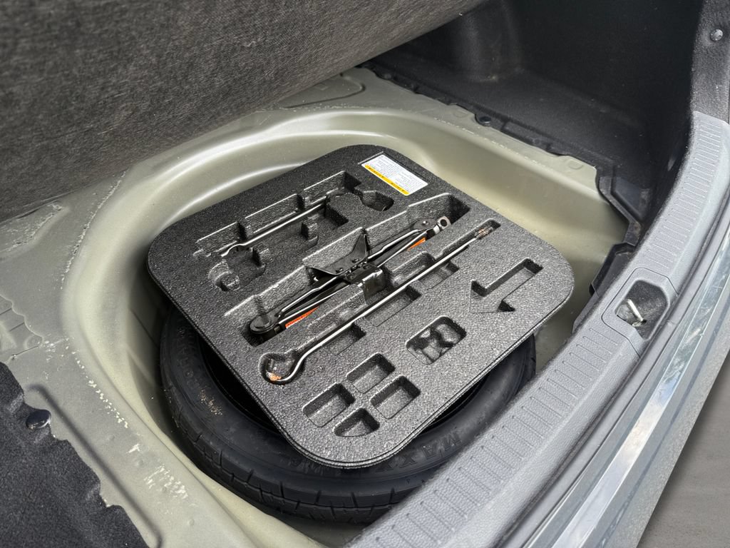 Used 2023 Toyota Corolla SE w/ Carpet Mat Package (TMS) FWD image 30