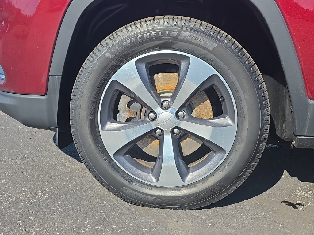 Used 2019 Jeep Cherokee Limited AWD/4WD image 13
