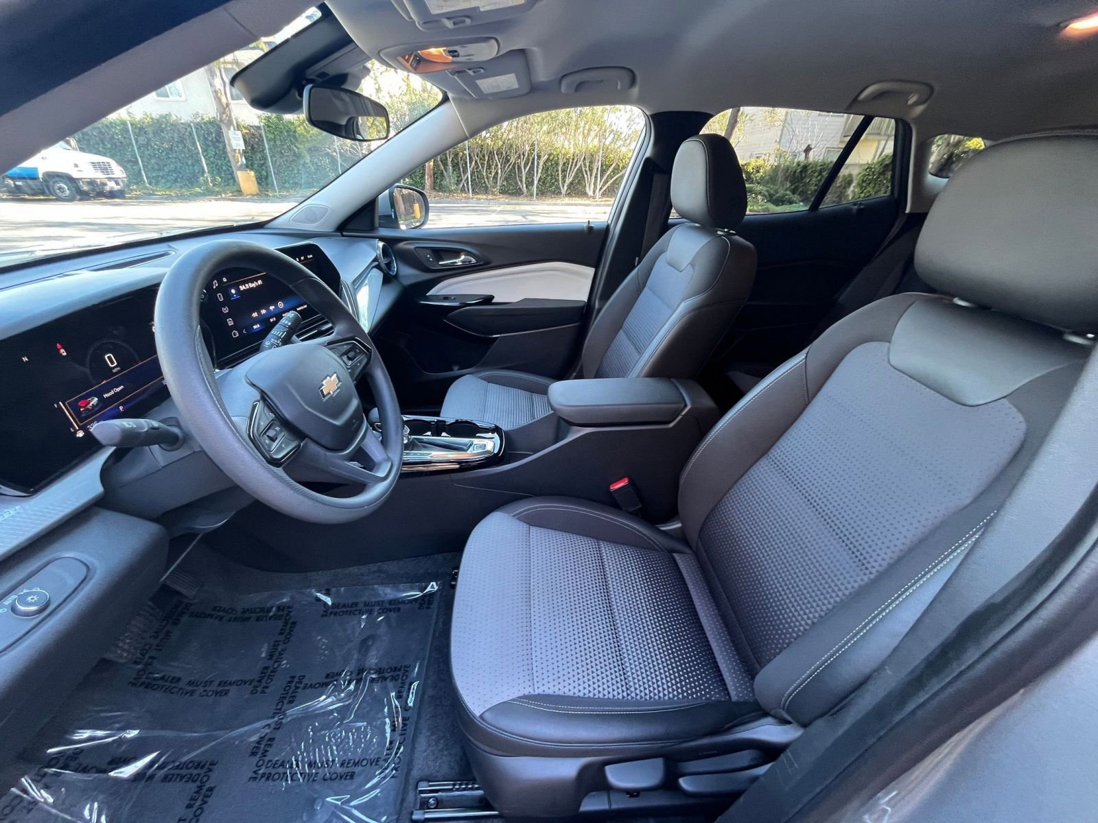 Used 2025 Chevrolet Trax LT image 25