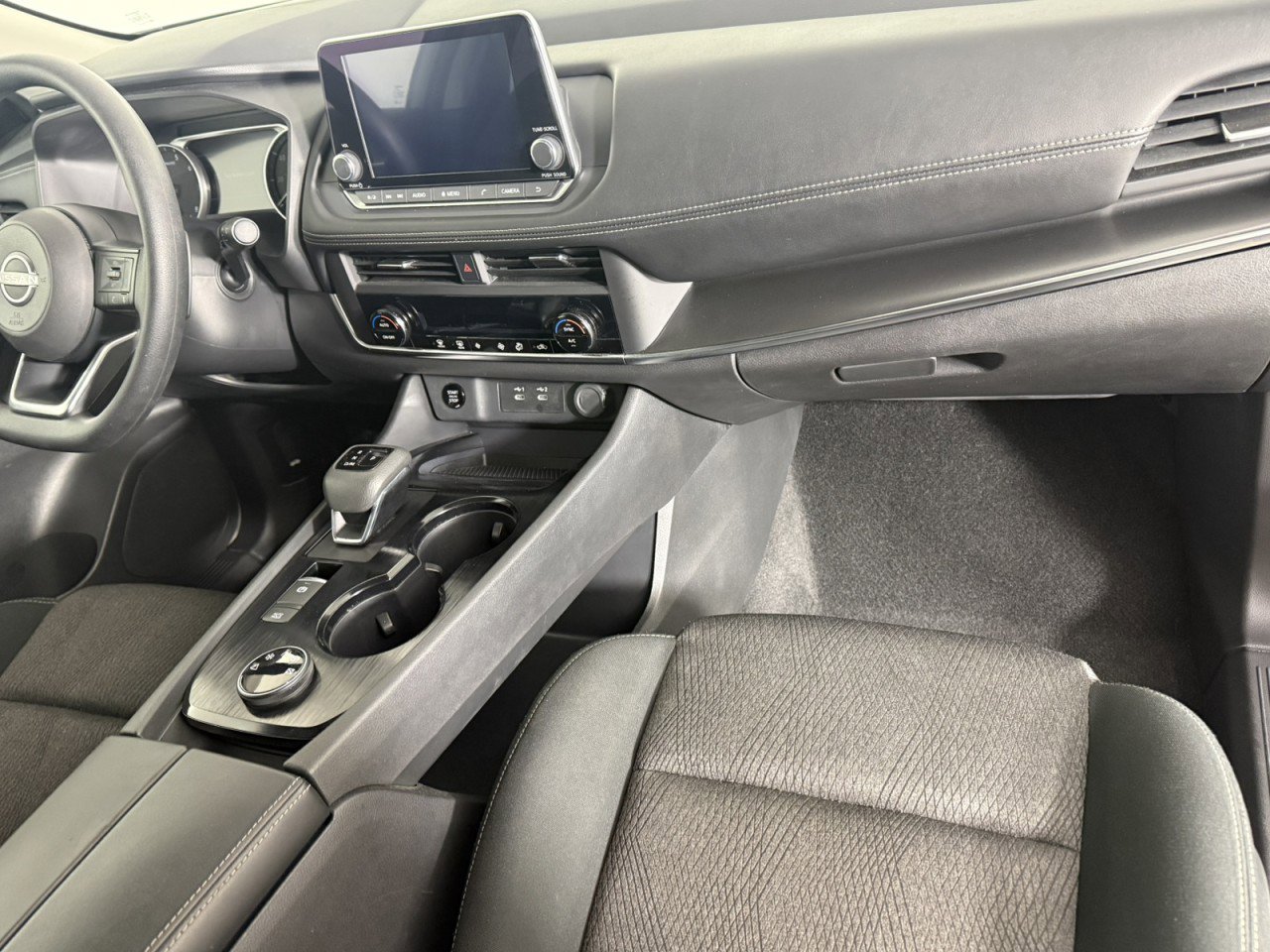 Used 2024 Nissan Rogue SV image 11