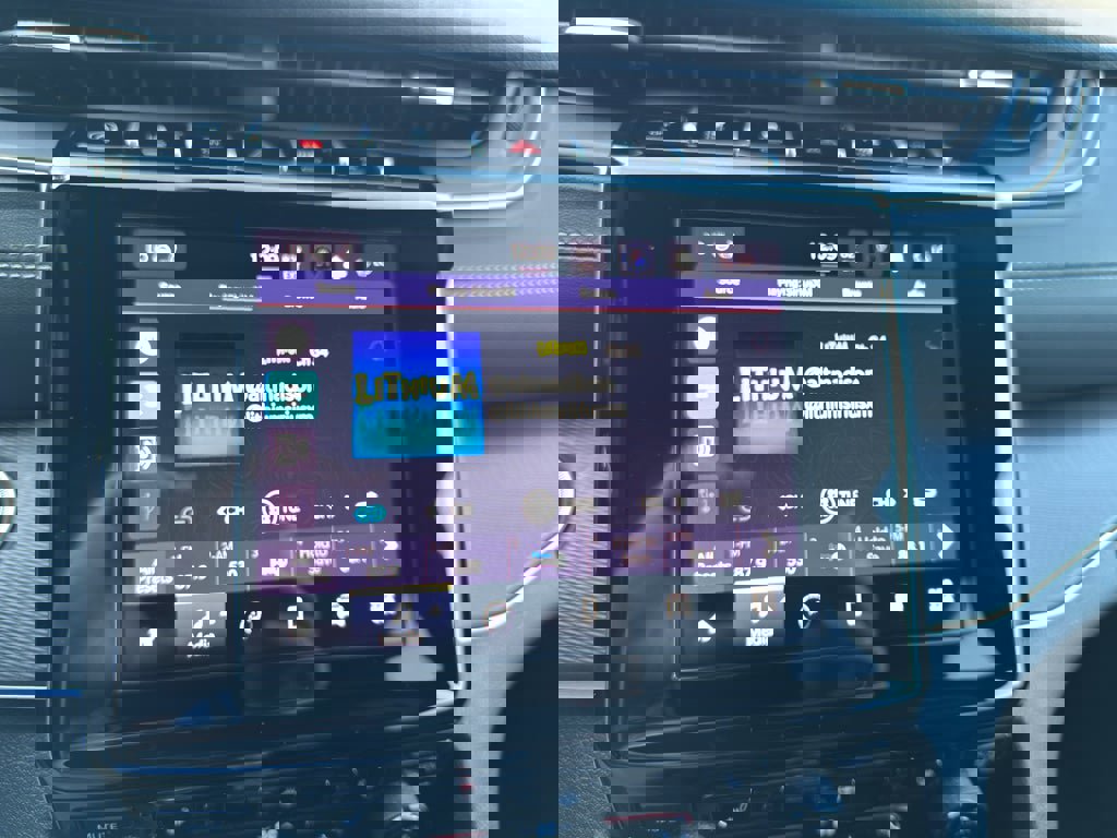 New 2025 Jeep Grand Cherokee L Altitude image 17