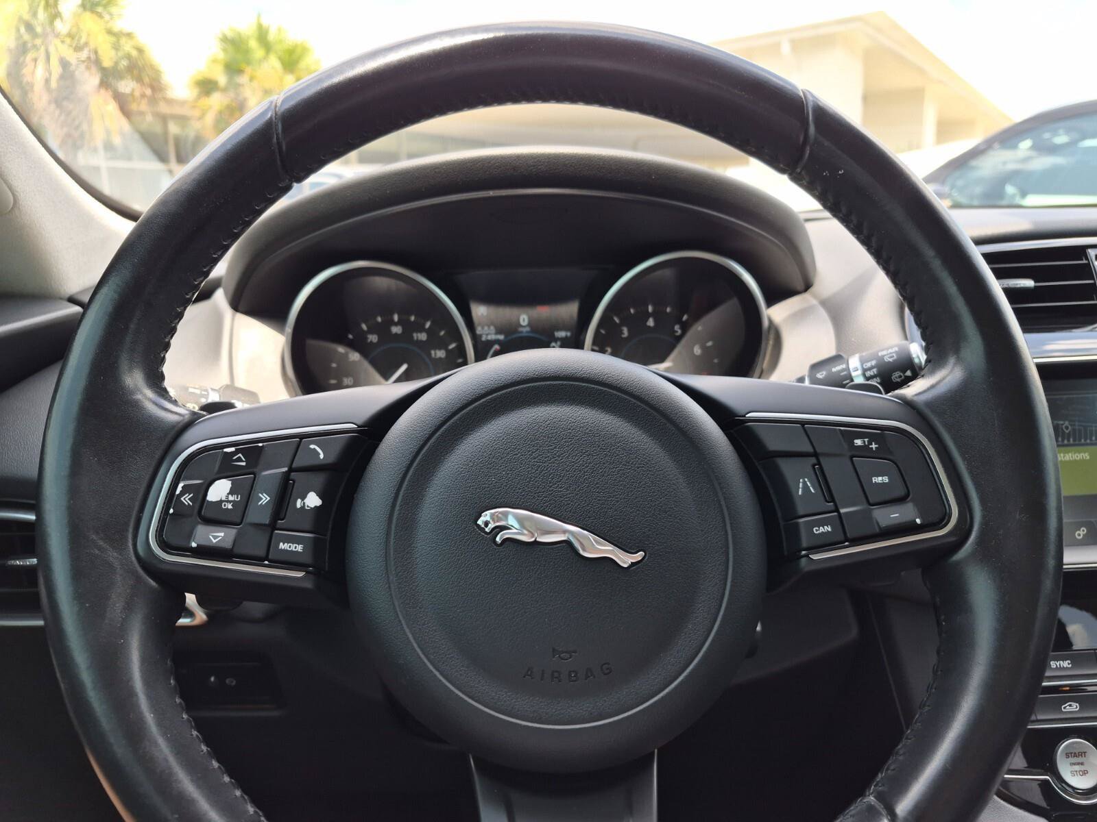 Used 2020 Jaguar F-PACE Premium AWD/4WD image 26