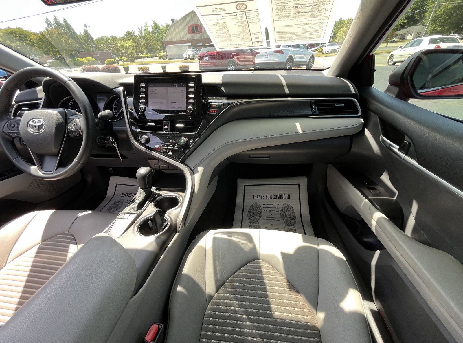 Used 2022 Toyota Camry SE FWD image 13