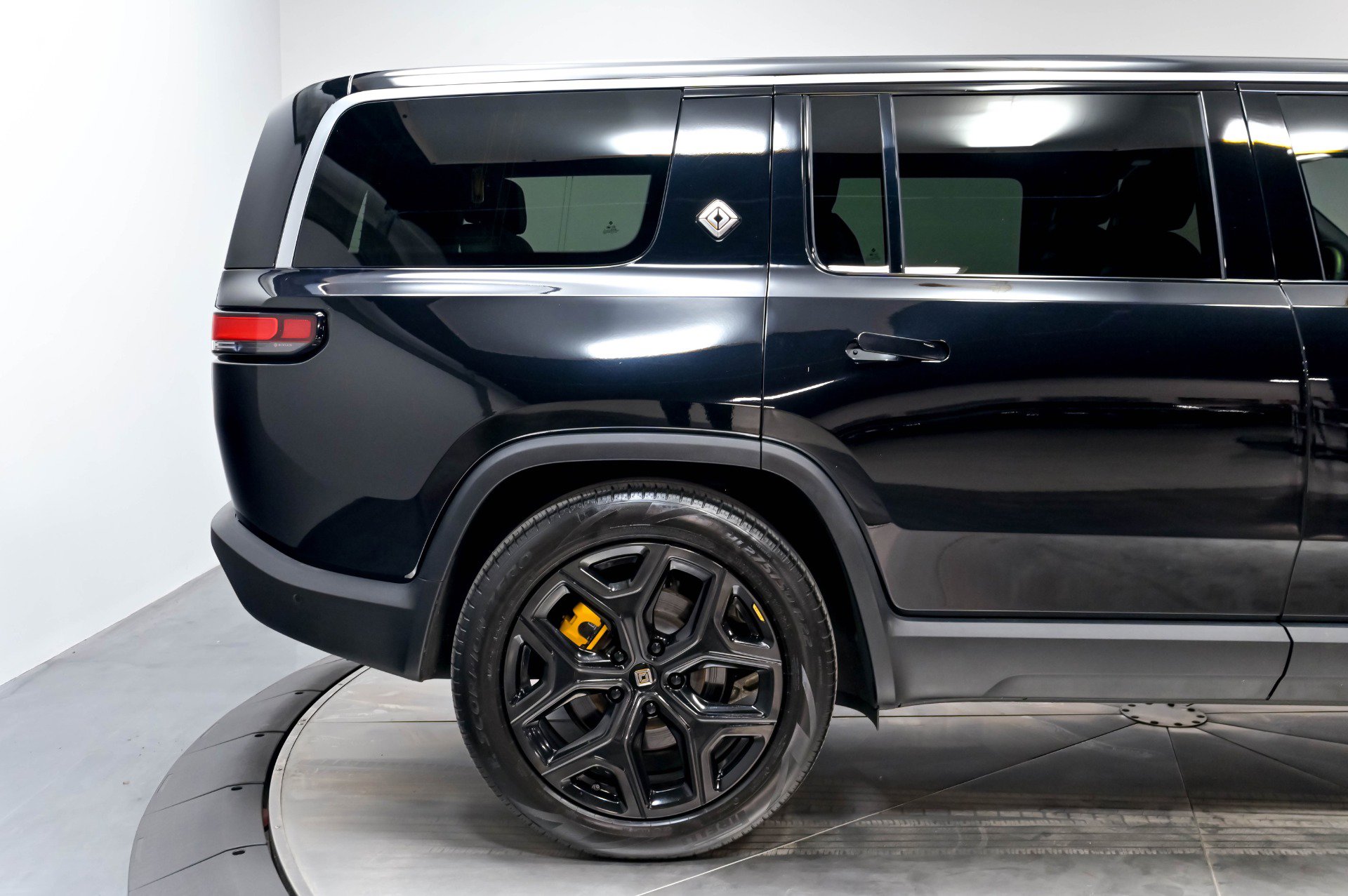 Used 2023 Rivian R1S Adventure AWD/4WD image 19