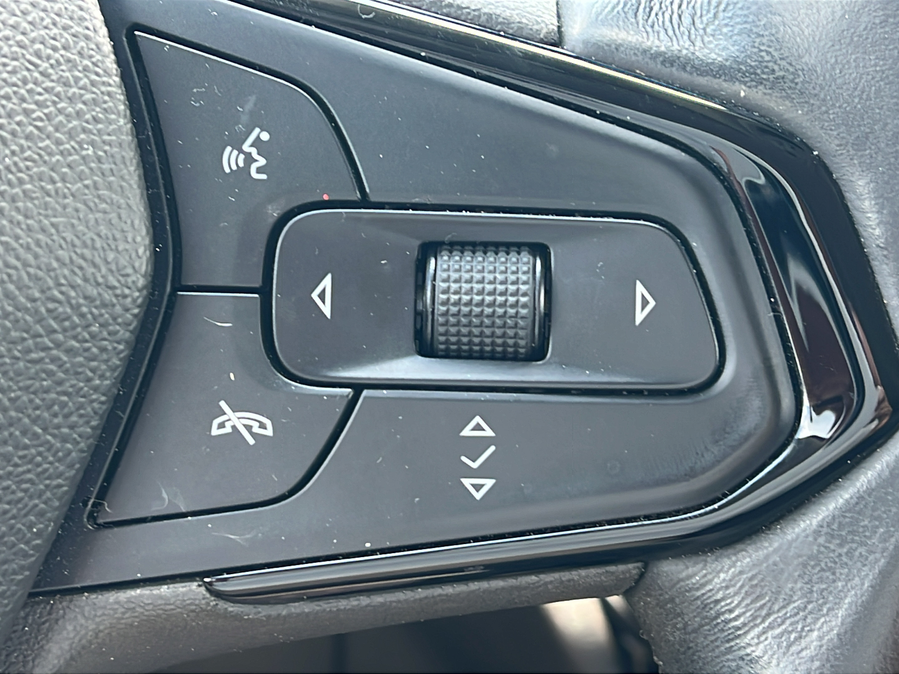 Used 2022 Chevrolet Bolt EUV LT w/ Convenience Package FWD image 20