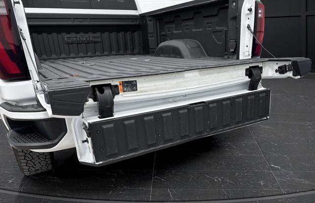 Used 2025 GMC Sierra 2500 Denali w/ Technology Package AWD/4WD image 17