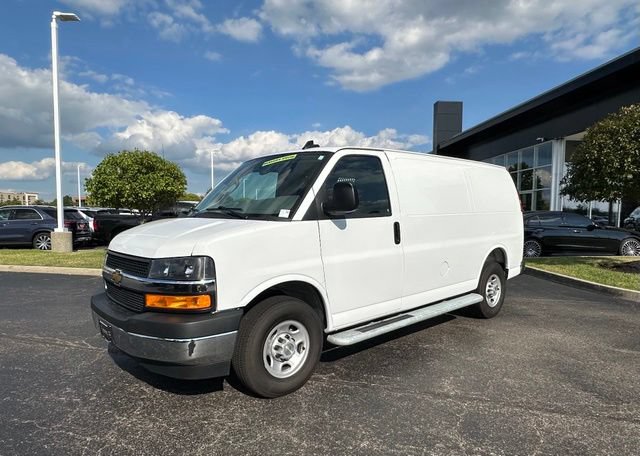 Used 2025 Chevrolet Express 2500 w/ Driver Convenience Package RWD image 5