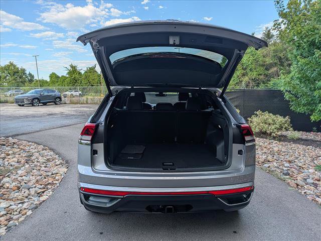 Certified 2024 Volkswagen Atlas Cross Sport SE AWD/4WD image 21