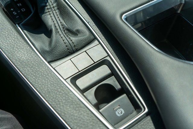 Used 2022 Toyota Avalon XLE w/ Moonroof Package FWD image 34