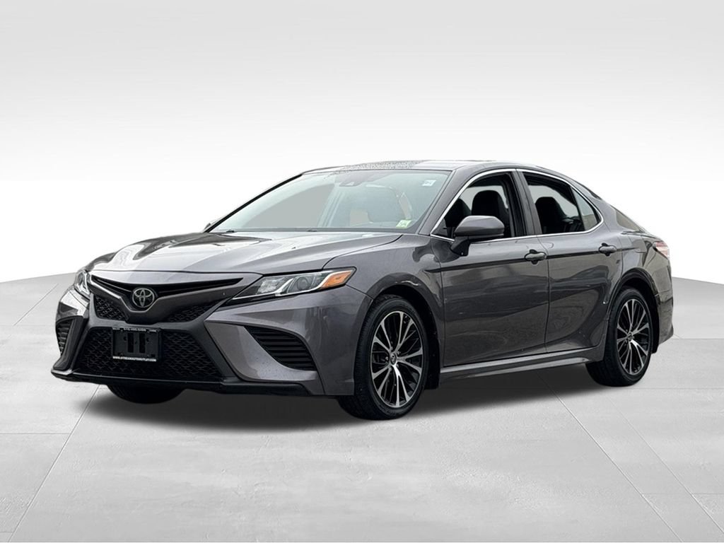 Used 2020 Toyota Camry SE FWD image 3