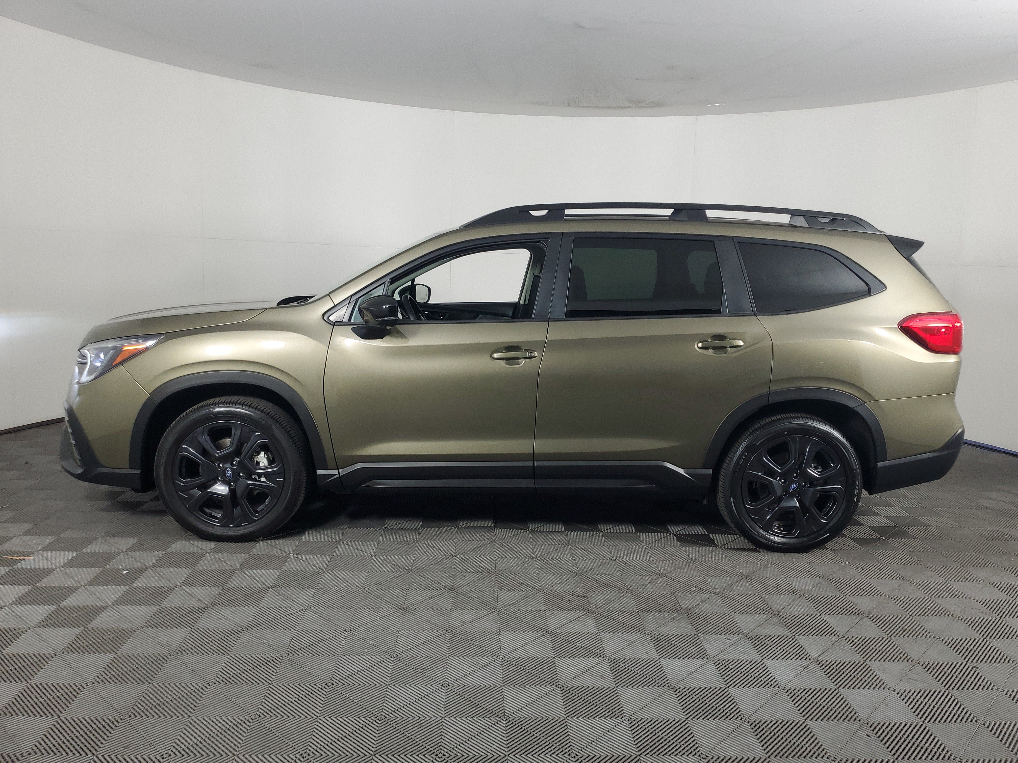 Used 2025 Subaru Ascent Bronze Edition w/ Popular Package #2 AWD/4WD image 8