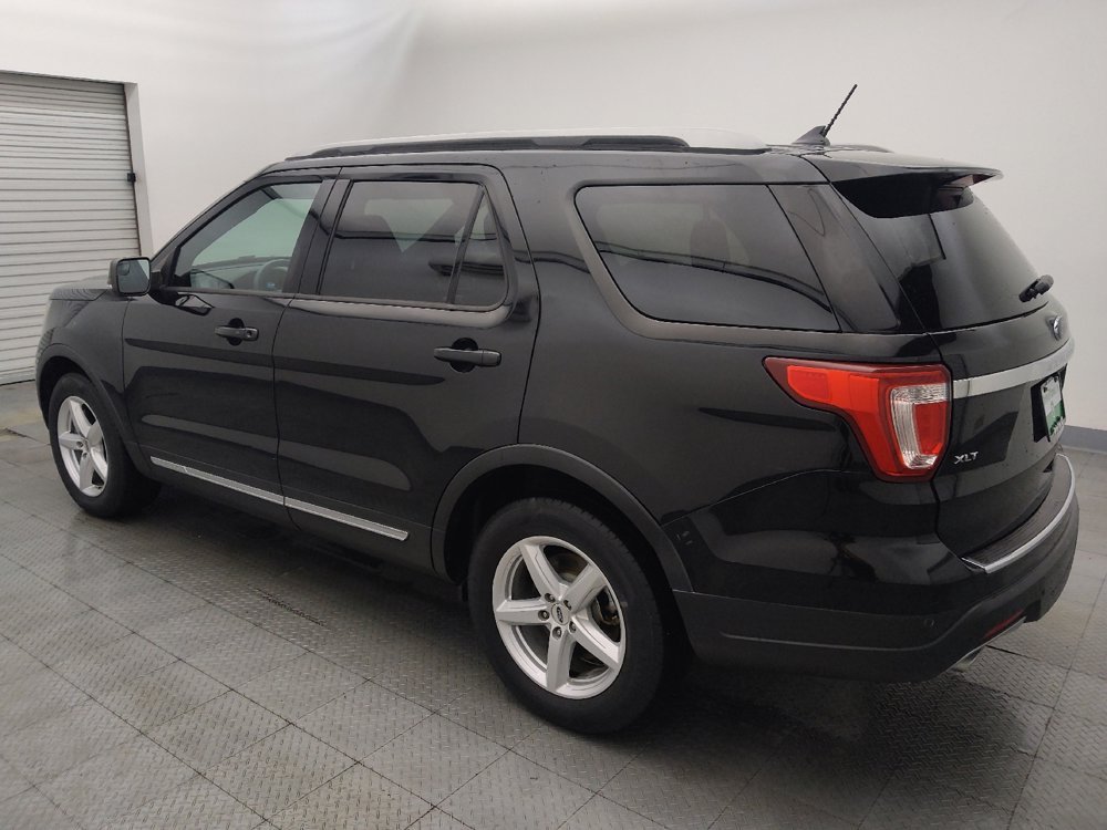 Used 2018 Ford Explorer XLT w/ Equipment Group 201A FWD image 3