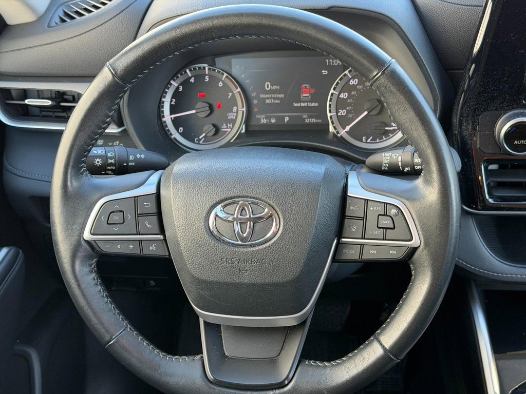 Used 2023 Toyota Highlander LE image 16