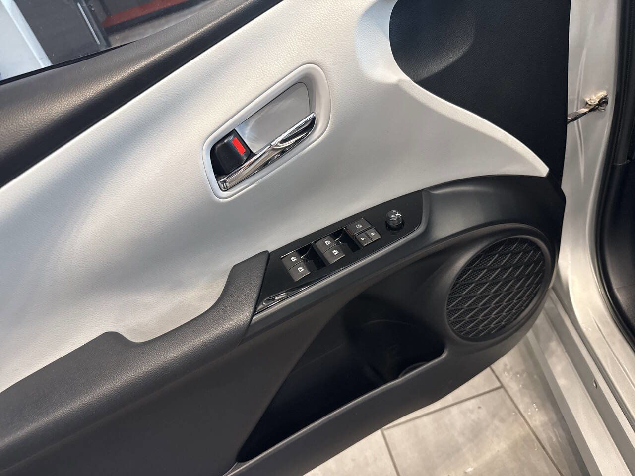 Used 2016 Toyota Prius Four w/ Advanced Technology Package FWD image 27