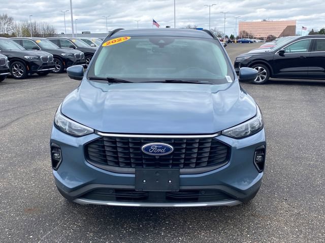 Used 2023 Ford Escape Platinum AWD/4WD image 3