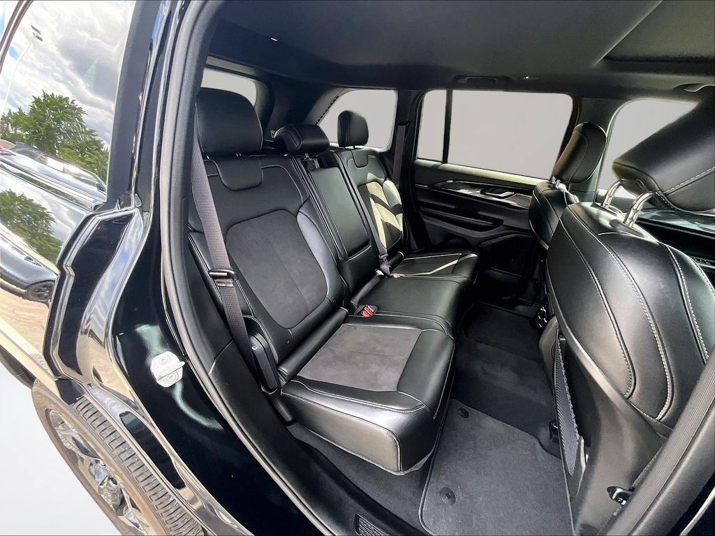 Used 2023 Jeep Grand Cherokee Altitude AWD/4WD image 28